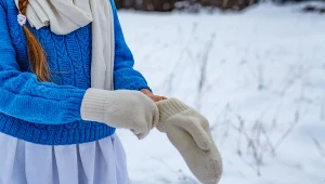Zmarznięte dłonie od wilgoci i mrozu? Sprawdź ten trik