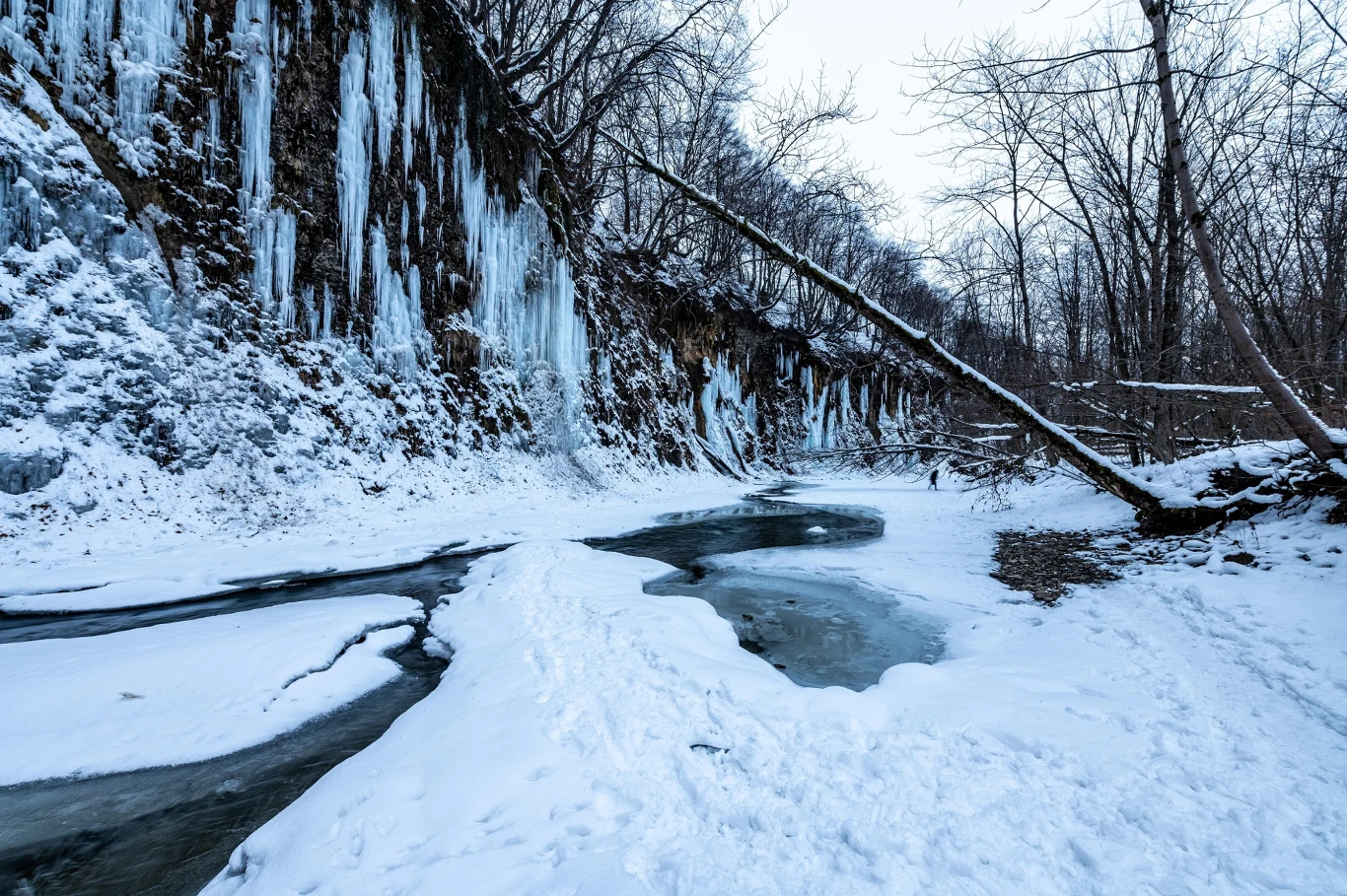 Chcąc dotrzeć nad lodospady w Rudawce Rymanowskiej, należy zachować szczególną ostrożność 