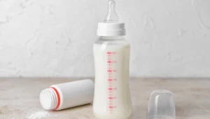 Główny Inspektorat Sanitarny ostrzega przed wycofanymi partiami mleka dla niemowląt (zdj. ilustracyjne)