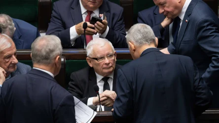 Co dzieje się w PiS? Prezes Jarosław Kaczyński ostrzega przed Grzegorzem Braunem, w tle relacje z USA