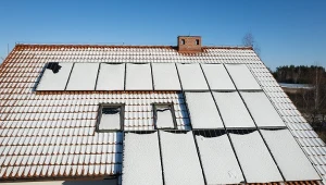 Odśnieżanie fotowoltaiki. Kiedy warto pozbyć się pokrywy?