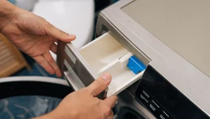 Co oznaczają symbole w szufladzie pralki? Nie każdy zna ich dokładne przeznaczenie.