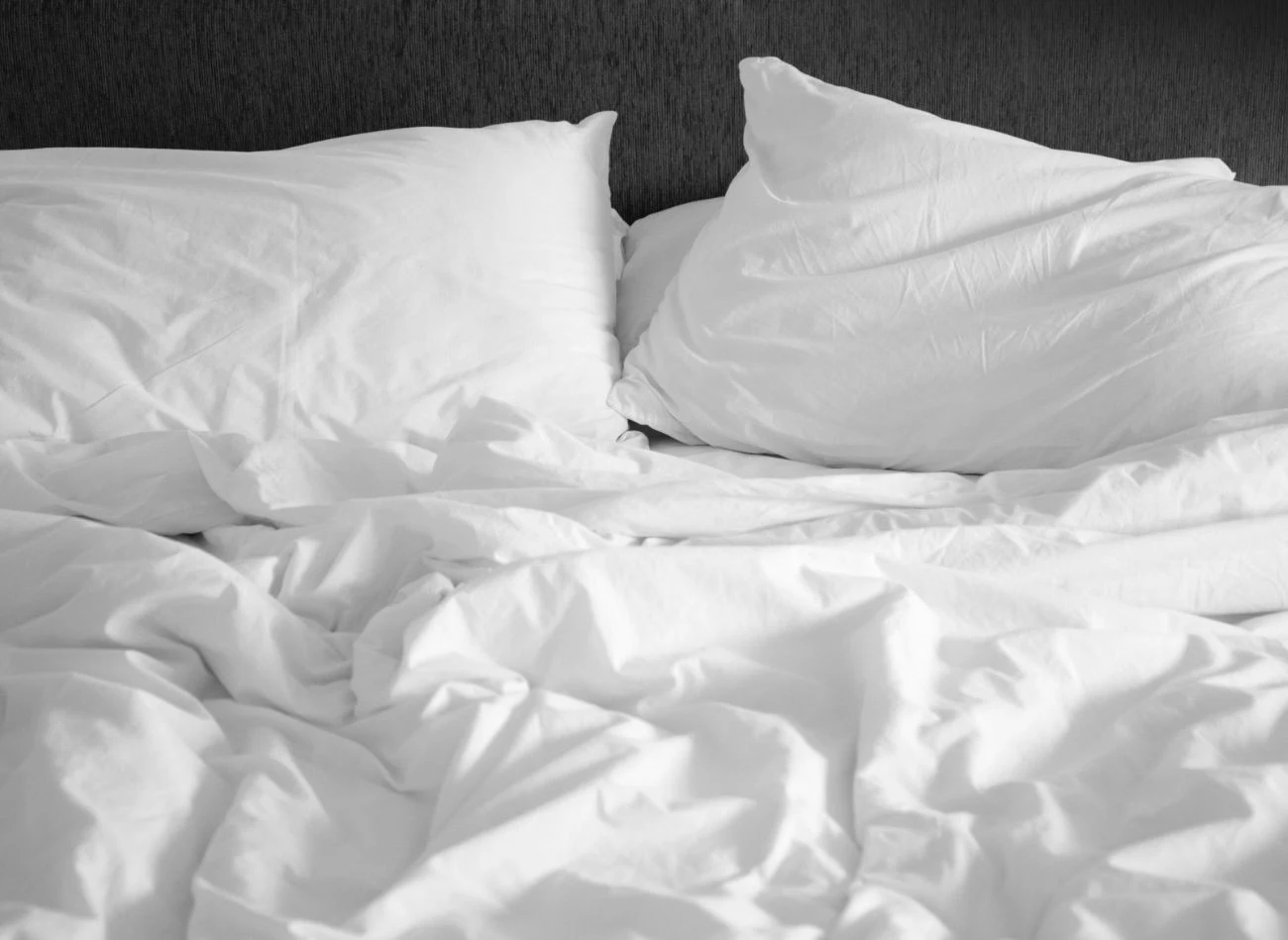 Pościel warto wietrzyć co najmniej raz w miesiącu.