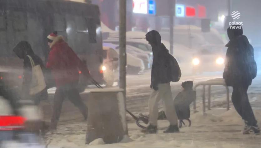 Walka z zimą trwa. Mr&oacute;z i opady śniegu nie odpuszczają