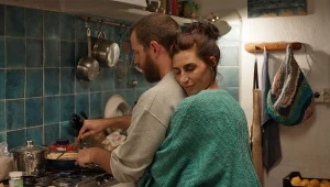 Álvaro Cervantes i Miriam Garlo w scenie z filmu "Dźwięki miłości"