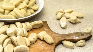 Kopytka i kluski wymagają mączystych ziemniaków. Tylko tak będą się lepić