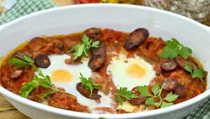 Szakszuka z pieczoną papryką – w dwóch odsłonach. Aromatyczna propozycja Bogumiła Przybylaka