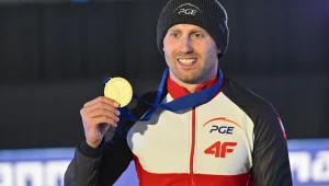 Damian Żurek ze złotym medalem mistrzostw Europy w wyścigu na 1000 metrów