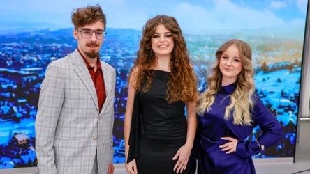 Tegoroczni maturzyści: Bartosz Walerych, Oliwia Laskowska, Maria Łukasik 