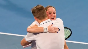 Świątek zmieniona przez Kawę, Gauff pokonana po thrillerze. Polska w finale