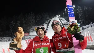 Kacper Tomasiak (po lewej) i Dawid Kubacki ze swoimi nagrodami