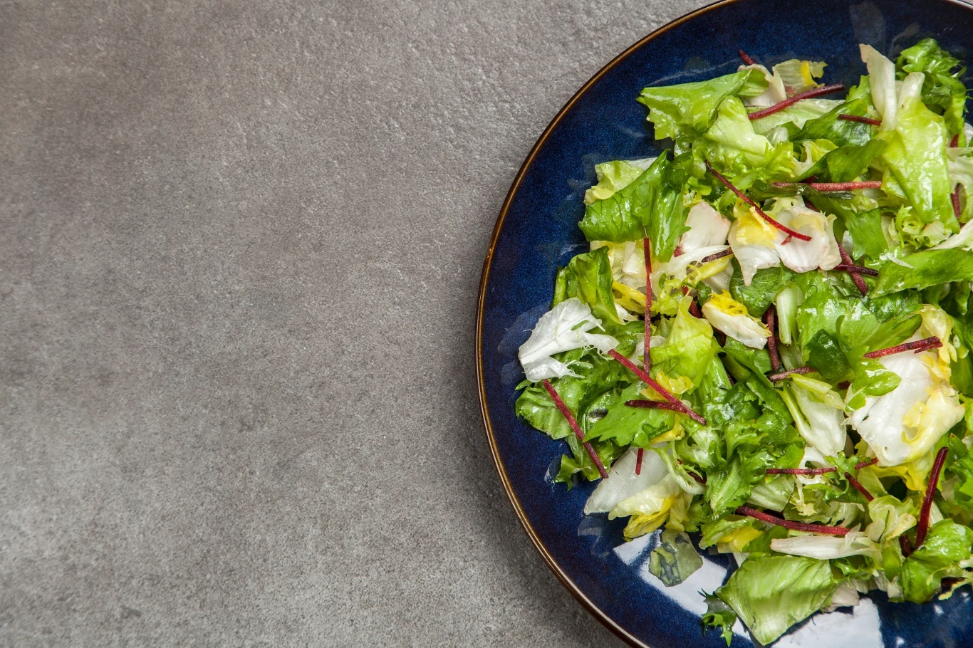 Endywia jest często składnikiem mieszanek sałat, które dostępne są w wielu sklepach 