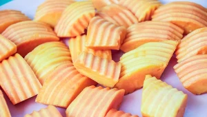 Miąższ tego egzotycznego owocu w smaku przypomina toffi. Przyspiesza metabolizm.