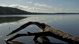 Tu znajduje się najgłębsze jezioro w Polsce. Ma ponad 100 m i rzadko zamarza