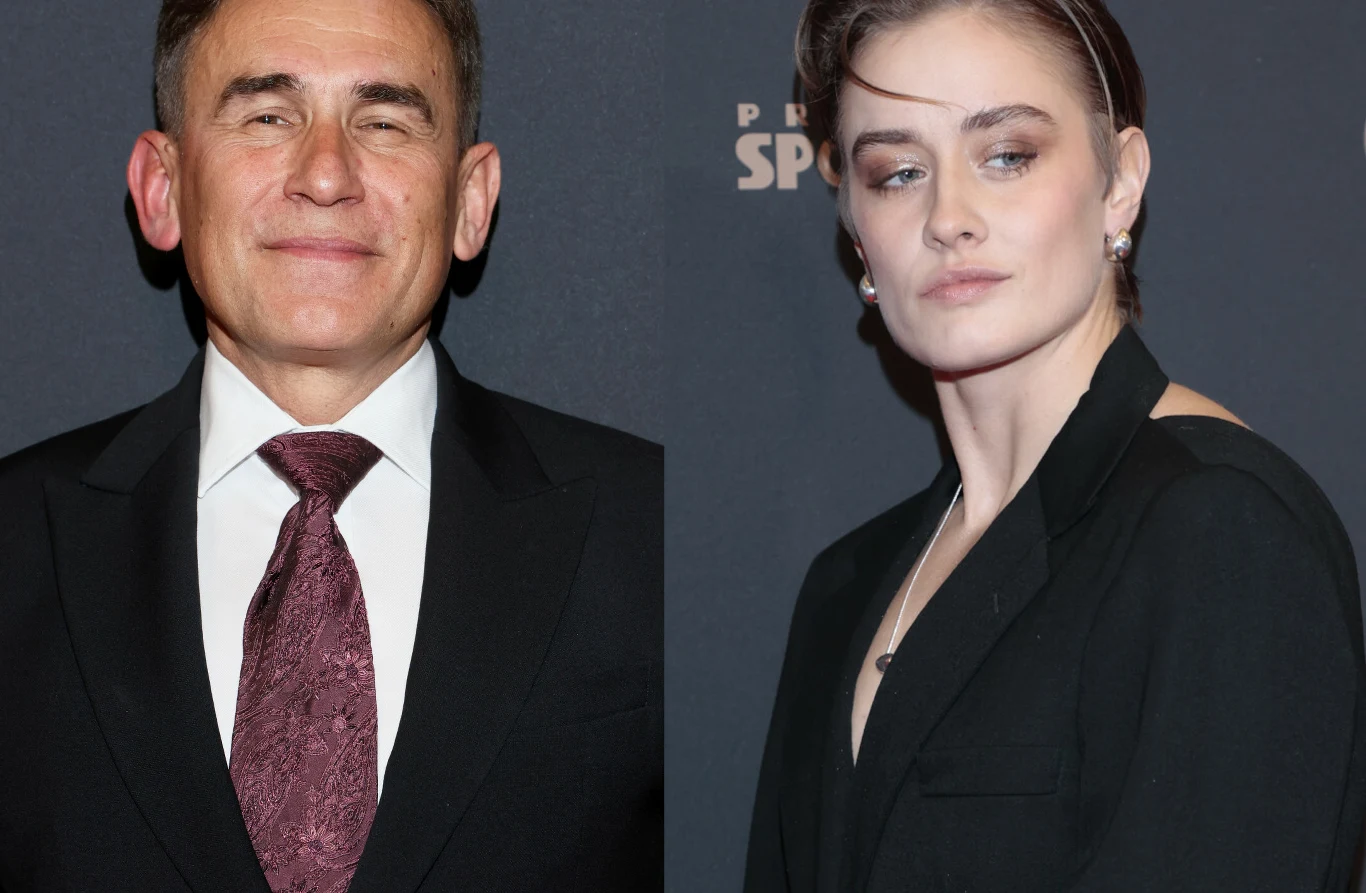 Robert Korzeniowski, Katarzyna Zillmann Dwie osoby w eleganckich, wieczorowych strojach na tle ściany z logotypami wydarzenia, po lewej stronie mężczyzna w garniturze i krawacie, po prawej kobieta w czarnej marynarce.