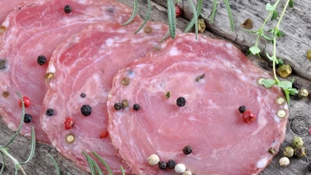 Kindziuk to smaczna wędlina z mięsa wieprzowego 