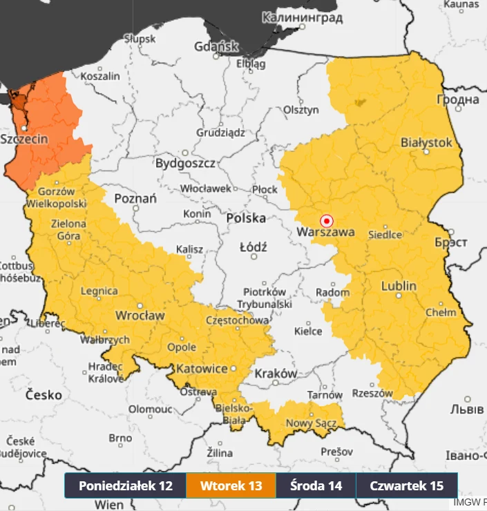 Mapa Polski z zaznaczonymi województwami, gdzie obowiązują ostrzeżenia pogodowe pierwszego oraz drugiego stopnia. Zachodnia część kraju, szczególnie województwo zachodniopomorskie oraz lubuskie, oznaczona jest pomarańczowym kolorem. Znacząca część cent...