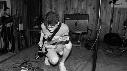 Matt Kwasniewski-Kelvin był gitarzystą Black Midi