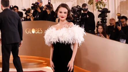 Selena Gomez na czerwonym dywanie Złotych Globów 2026