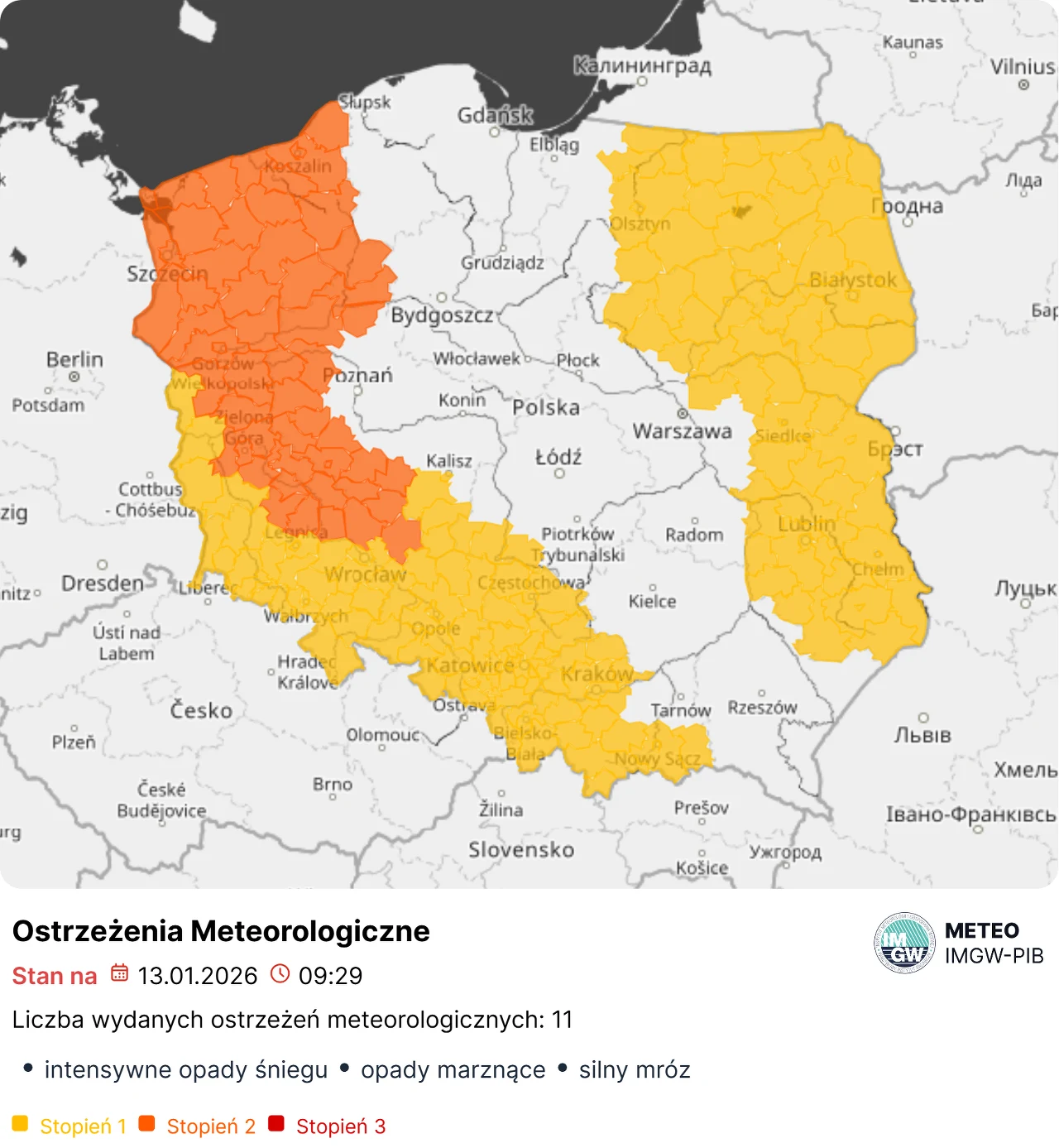 Kolorowa mapa Polski z zaznaczonymi obszarami objętymi ostrzeżeniami meteorologicznymi różnych stopni. Część północno-zachodniej Polski oznaczona jest na pomarańczowo, co oznacza ostrzeżenia drugiego stopnia, natomiast północno-wschodnia oraz środkowa ...
