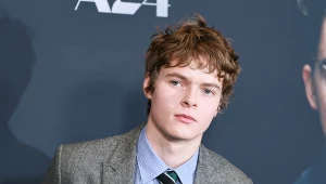 Moses Martin stoi na czele grupy People I've Met