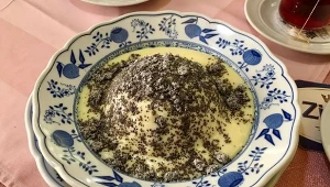 Germknödel to austriacki przysmak, który zjesz na obiad, podwieczorek lub przekąskę