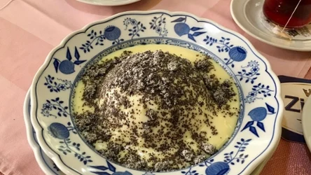Germknödel to austriacki przysmak, który zjesz na obiad, podwieczorek lub przekąskę