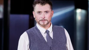 Kacper Kuszewski został „panem z telewizji”? Aktor uspokaja fanów