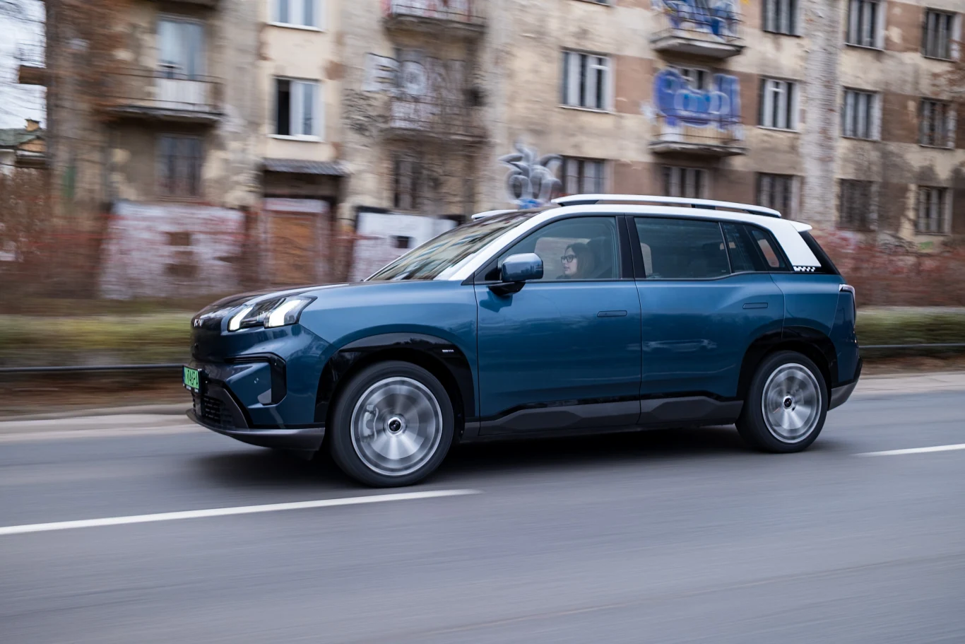 Dużym zaskoczeniem, szczególnie na tle innych modeli z Chin, jest bardzo przyzwoity, by nie napisać wysoki, poziom komfortu.