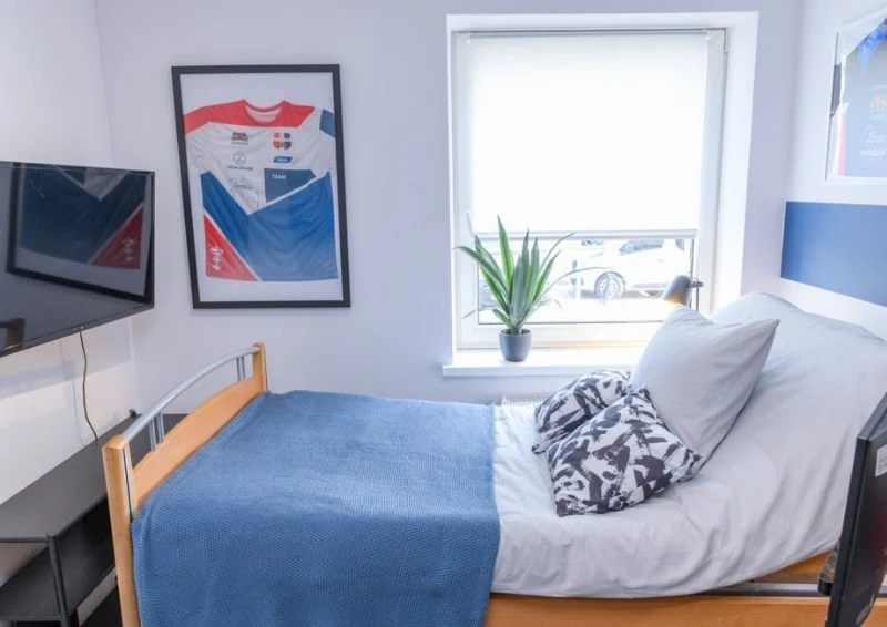 Aranżacja pokoju z wygodnym łóżkiem