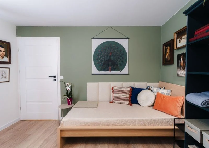 Przytulny pokój z wygodnym łóżkiem