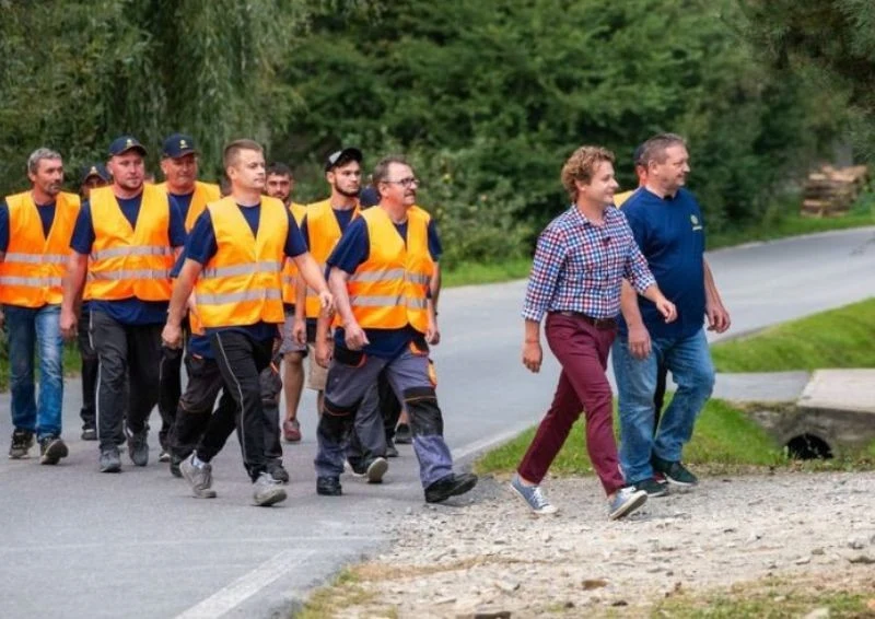Maciej musiał nauczyć się pracy przed kamerami