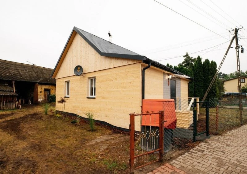 Dom został całkowicie odnowiony, również na zewnątrz