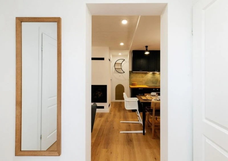 Ganek to teraz jasna przestrzeń zachęcająca do wejścia do środka