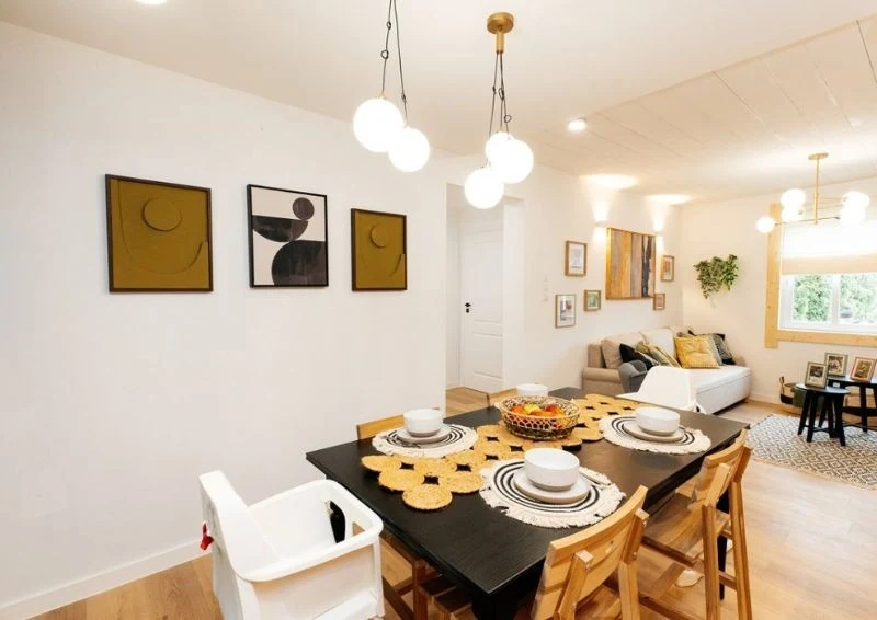 Każdy z domowników ma swoje miejsce przy stole