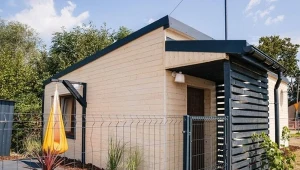 Pani Ilona myje się w misce. Fot. Materiały partnera/Polsat/Nasz Nowy Dom