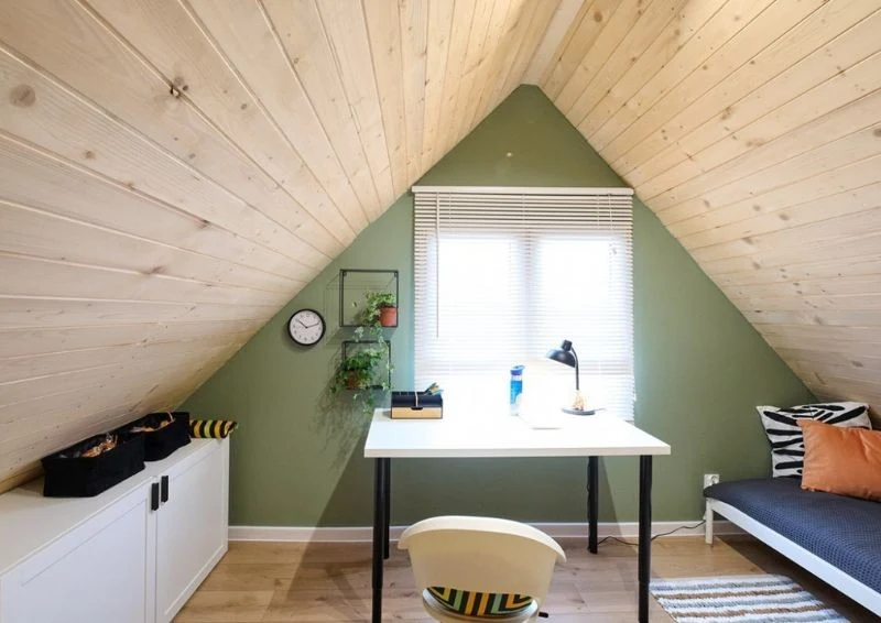 Na piętrze znalazły się pokoje chłopców