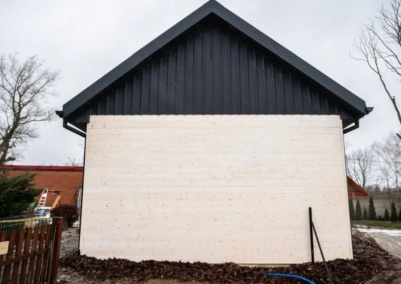 Wymieniono dach i elewację