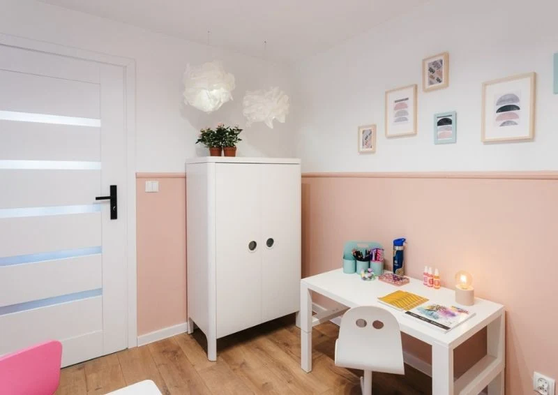 W pokoju nie zabrakło kącika malarskiego