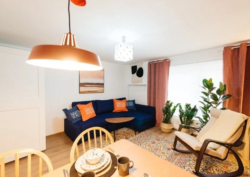 Po remoncie duży okój stał się pełnoprawnym salonem