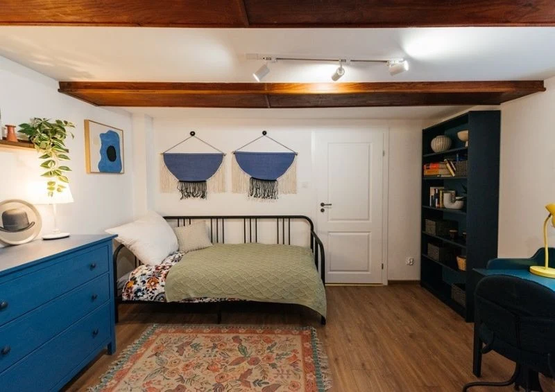 Do wnętrza zostały dopasowane kolorowe dodatki