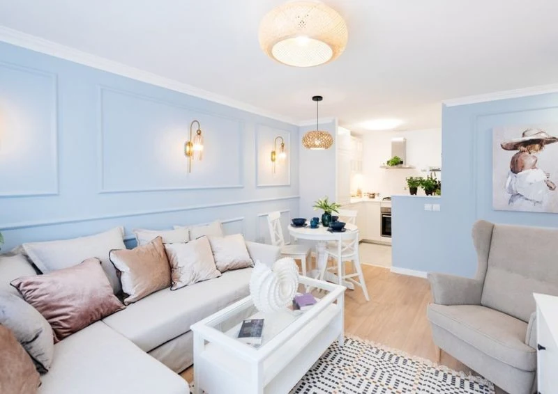 Nowy salon został urządzony w jasnych barwach