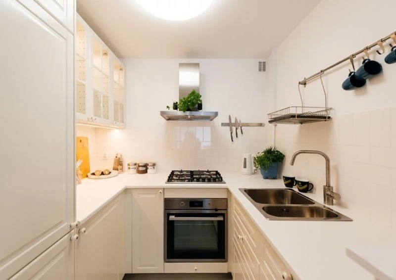 Kuchnia po metamorfozie stała się jasna i funkcjonalna