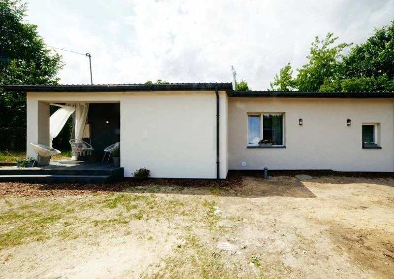 Podczas remontu ujednolicono kolor elewacji