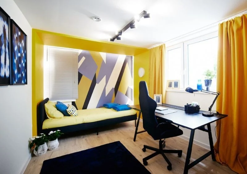 Mimo małego metrażu, miejsce znalazły w nim wszystkie niezbędne meble