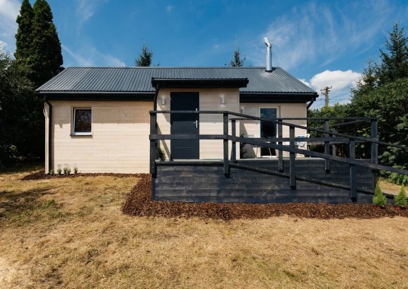 Do domu dobudowano ganek z wiatrołapem