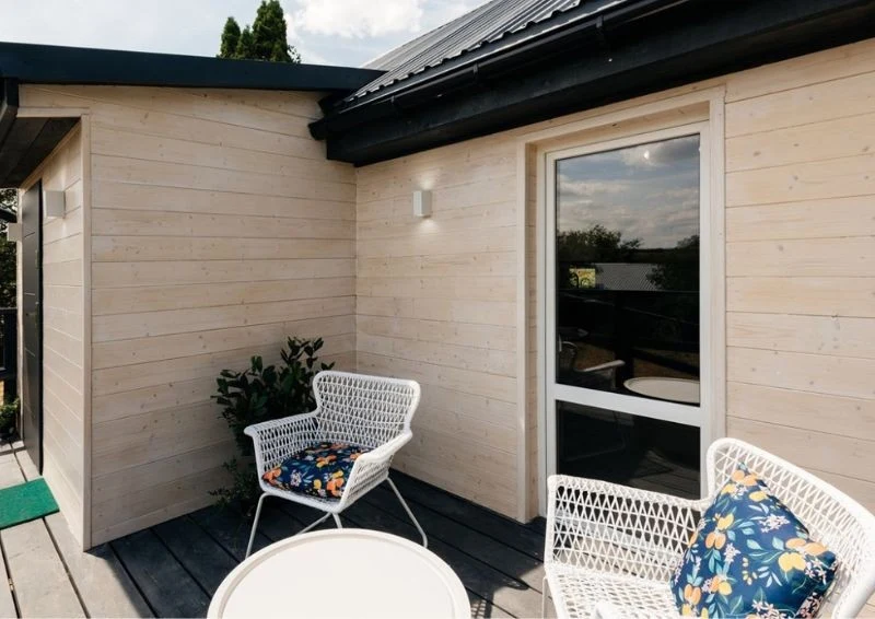 Przed domem znalazło się miejsce do odpoczynku