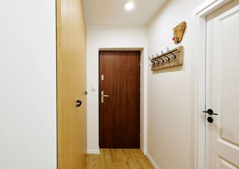 W przedpokoju pojawiła się pojemna szafa