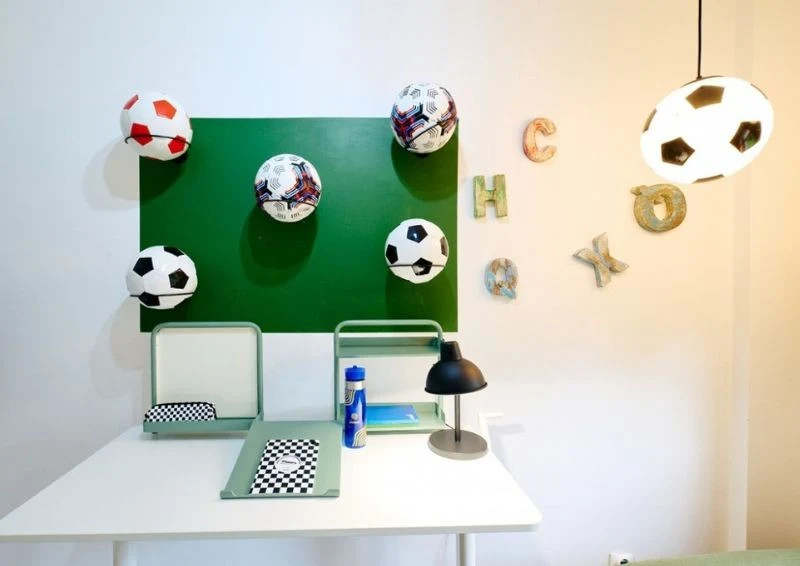 Dekoracje w pokoju chłopców są związane z ich zainteresowaniami