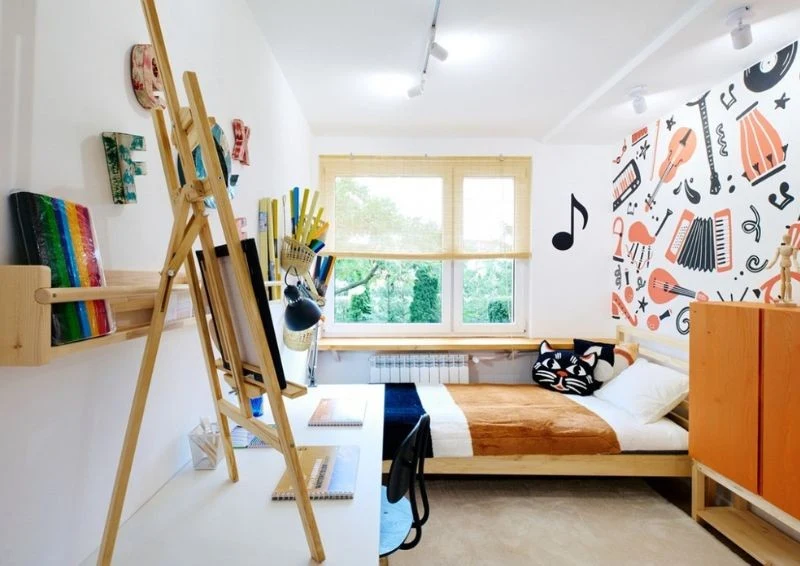 Julian to młody artysta, dlatego jego pokój zupełnie różni się od pokoju brata